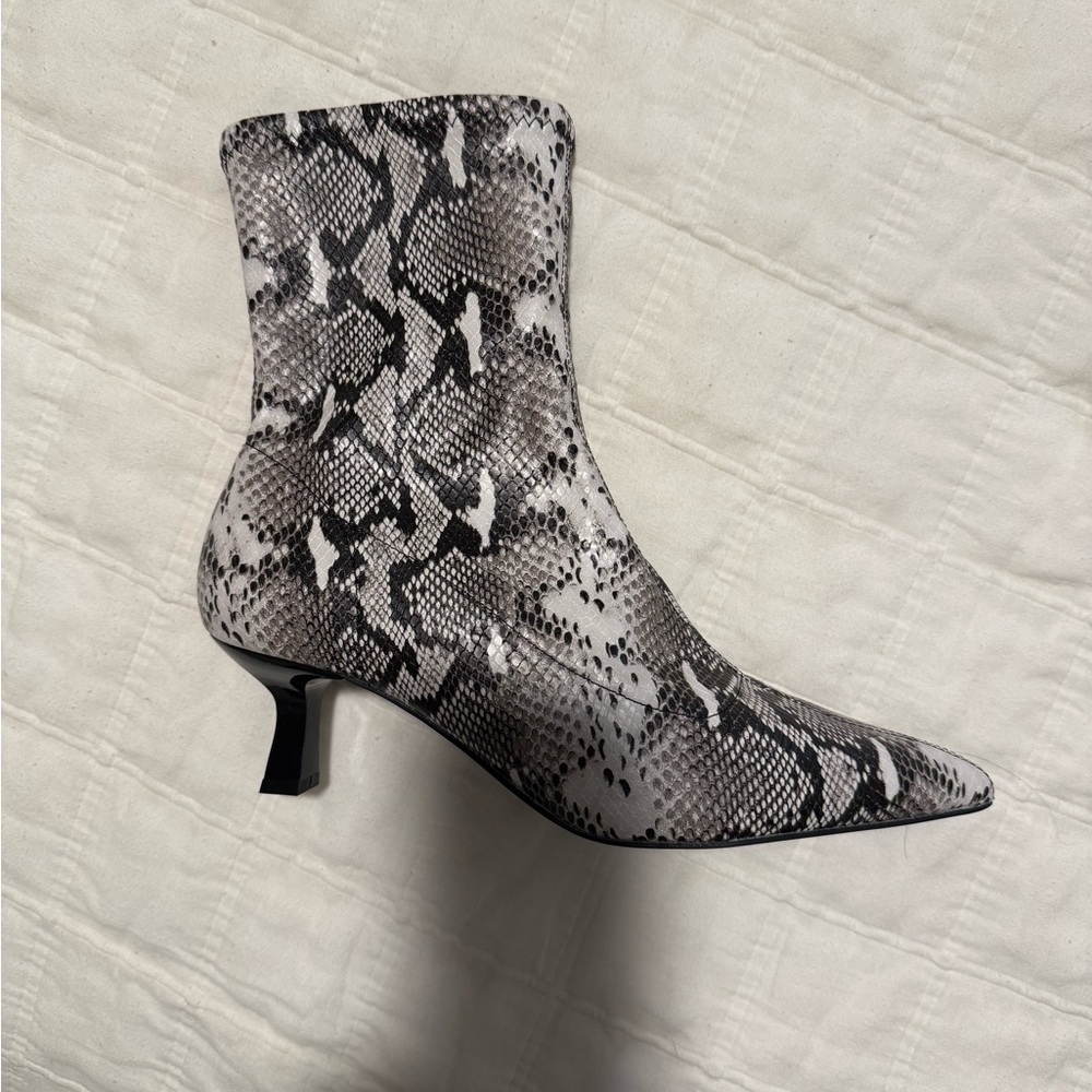 Abound Black Snakeskin Pattern Footwear